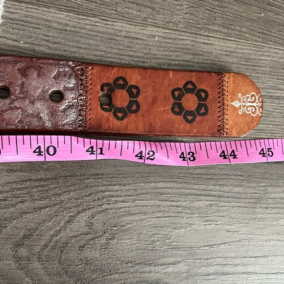[L/Length:45”]VTG Fossil Brown Leather Belt with Floral Prints Silver Studs - Picture 5 of 9